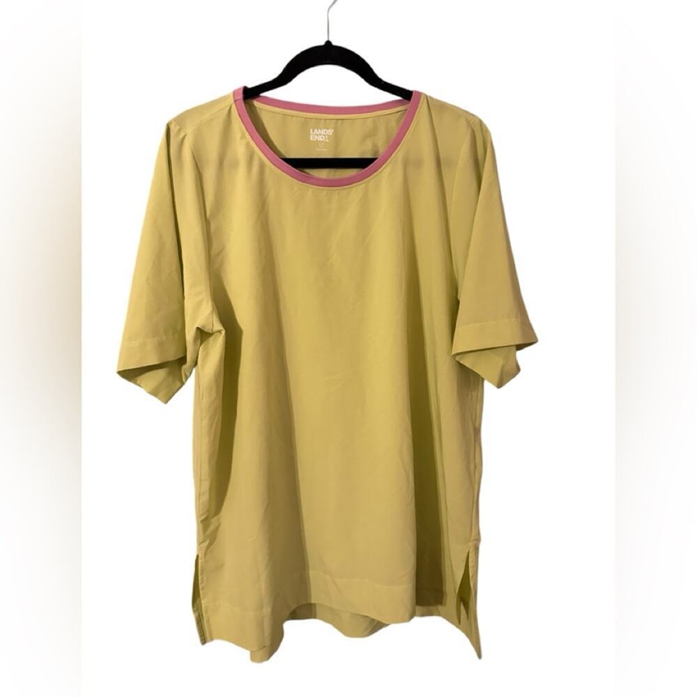 Lands End Women's Top Size L/T Lightweight Moisture Wicking Side Vents Drop‎ Hem